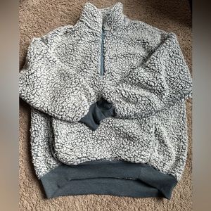 Gently Used Women’s Sherpa Sweatshirt!